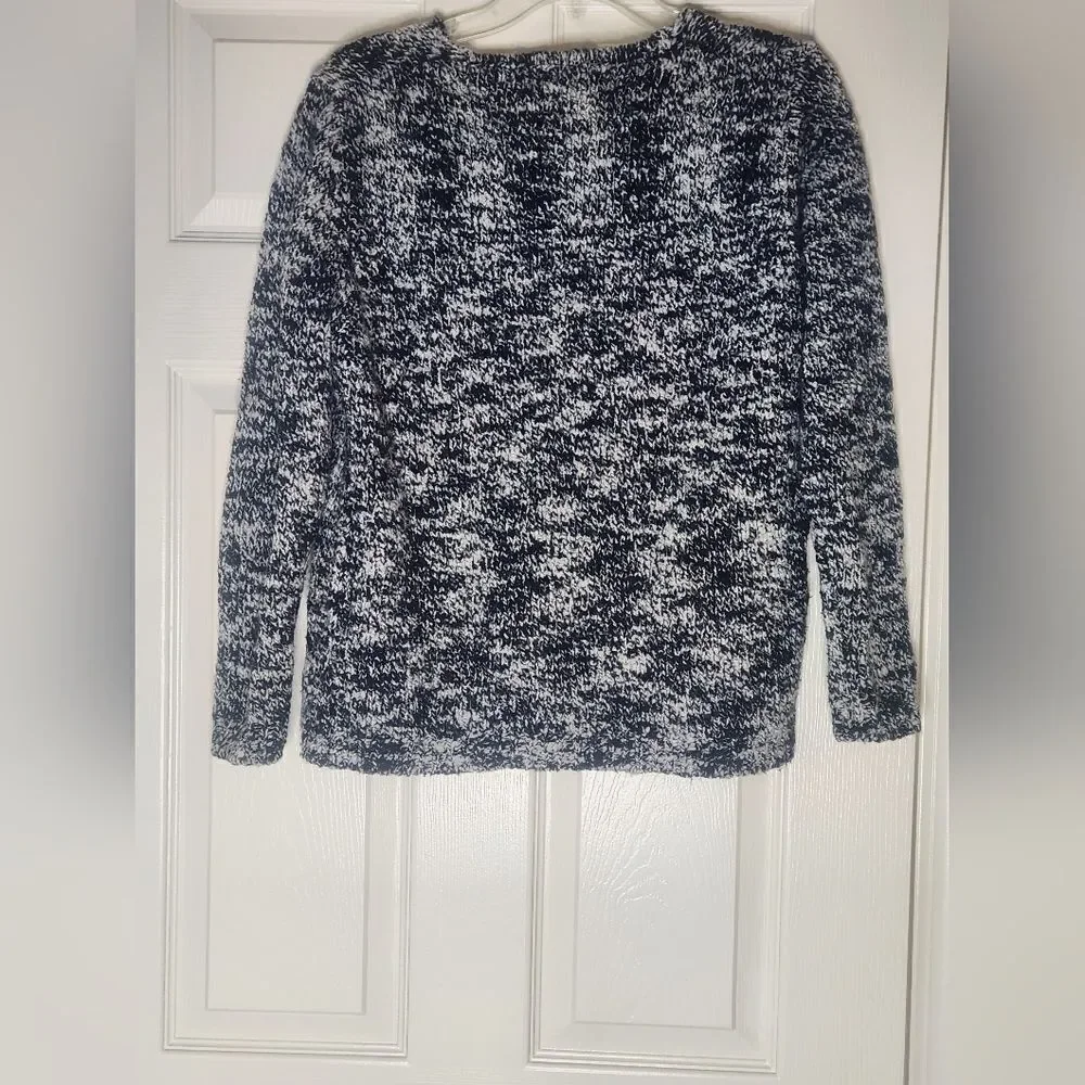 Roe L White/ Black Longsleeves V-neck WOOL Blend Women’s Sweater